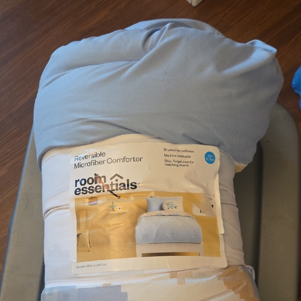 New Room Essentials Reversible Microfiber Comforter - Light Blue - Twin/Twin XL